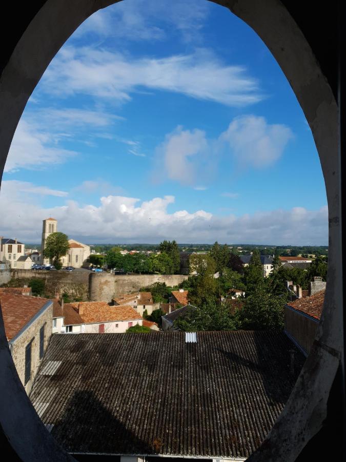 Les 5 Escales Bed & Breakfast Parthenay Exterior photo
