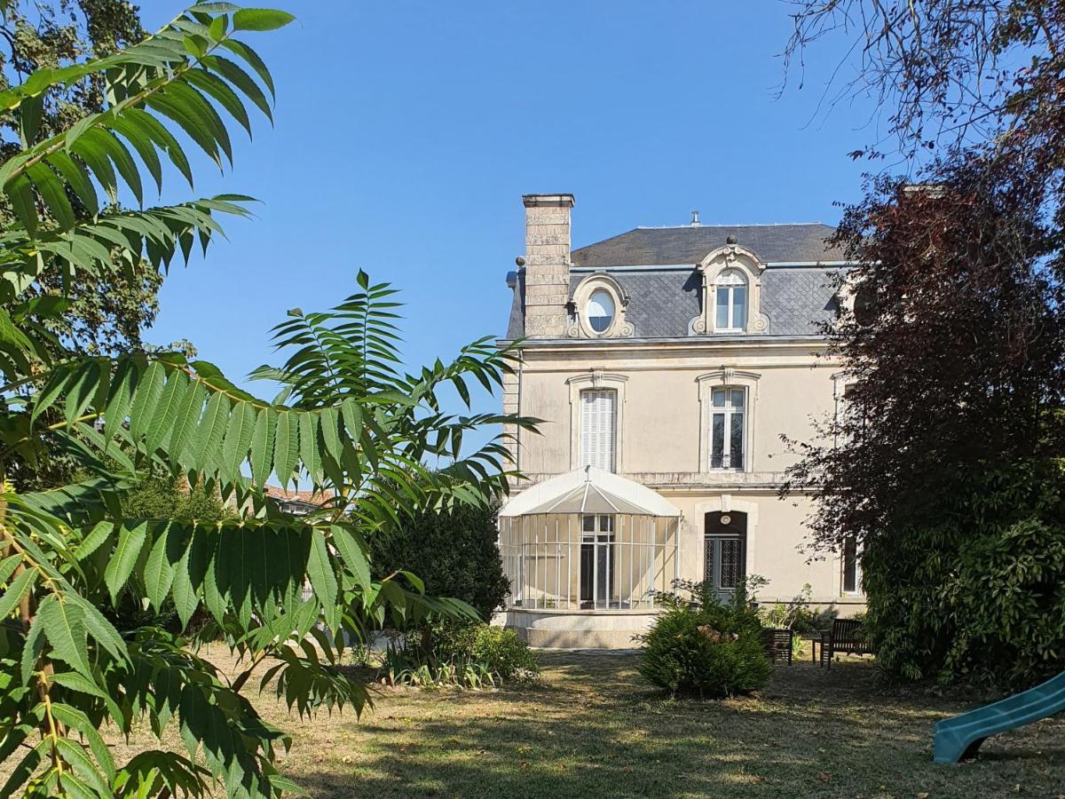Les 5 Escales Bed & Breakfast Parthenay Exterior photo