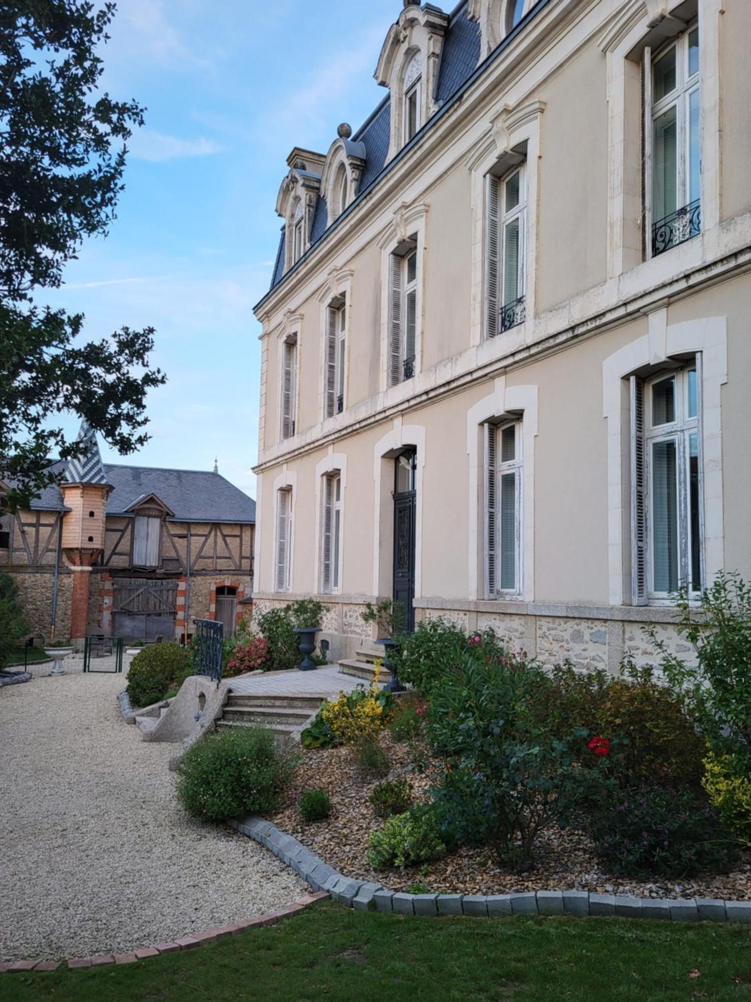 Les 5 Escales Bed & Breakfast Parthenay Exterior photo
