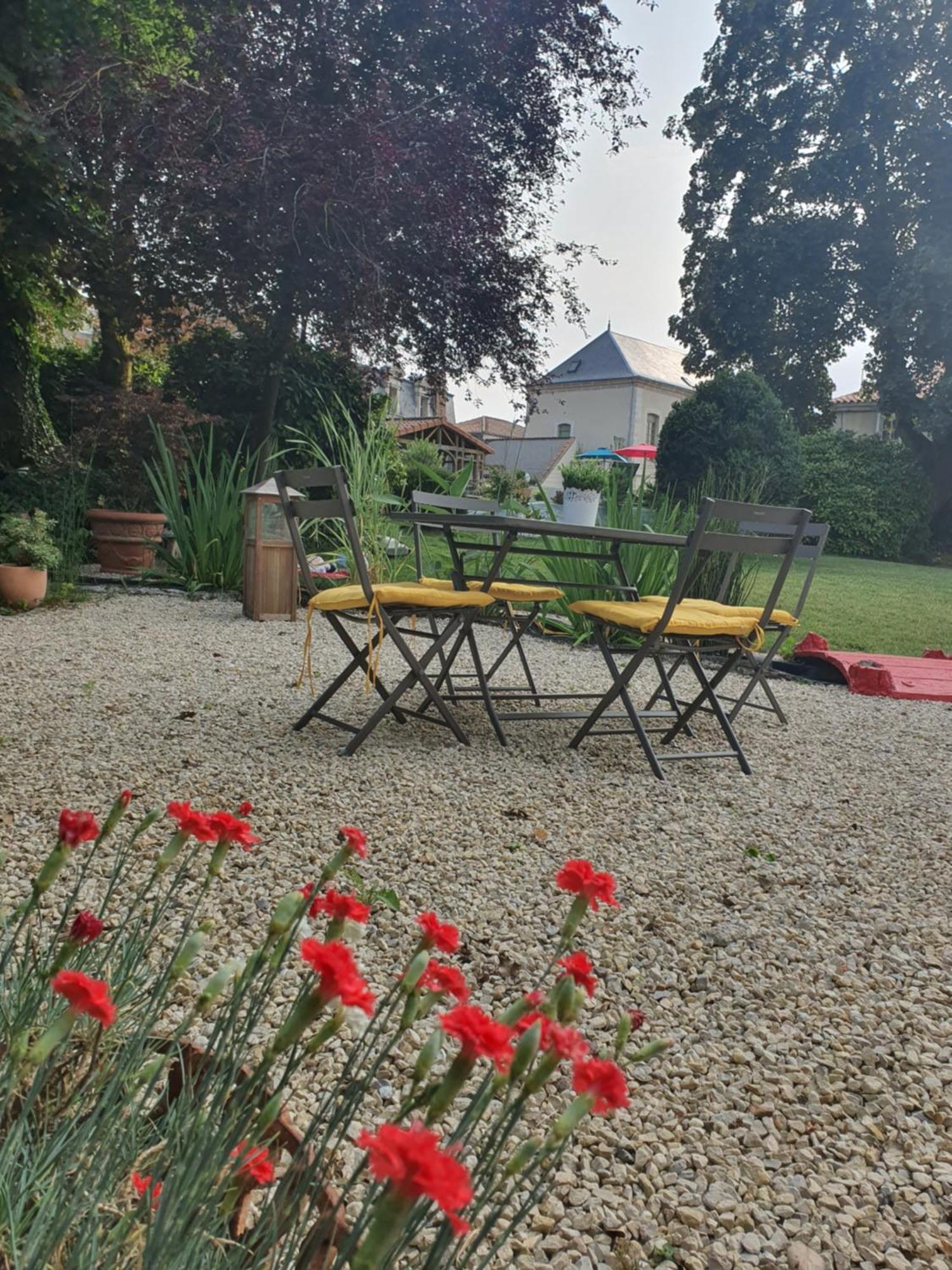 Les 5 Escales Bed & Breakfast Parthenay Exterior photo