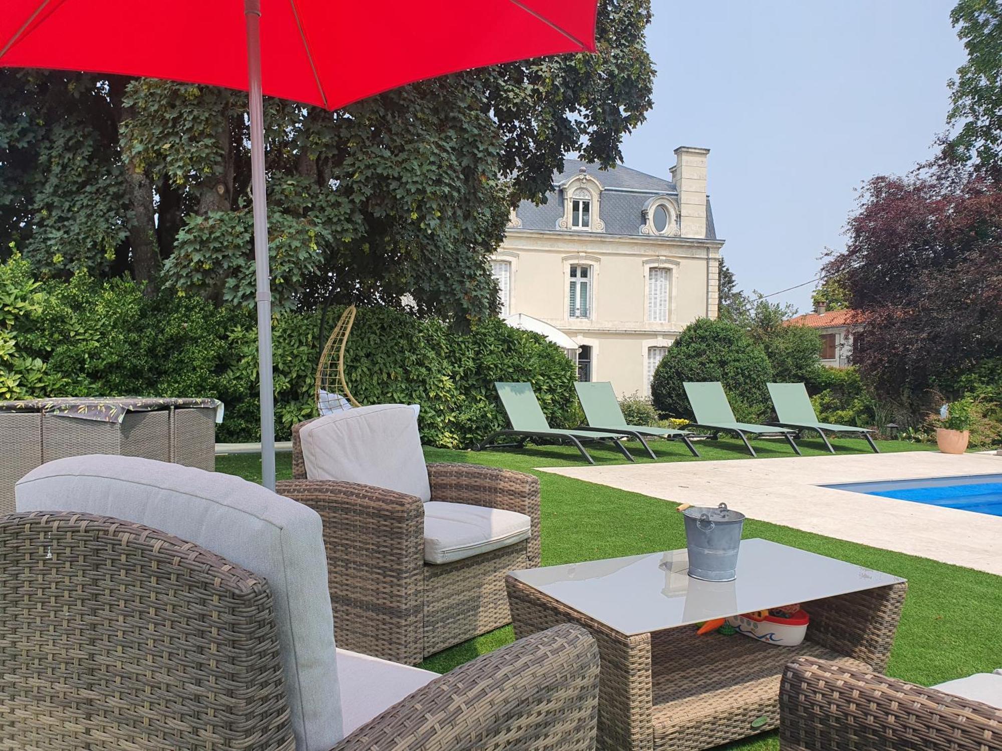 Les 5 Escales Bed & Breakfast Parthenay Exterior photo